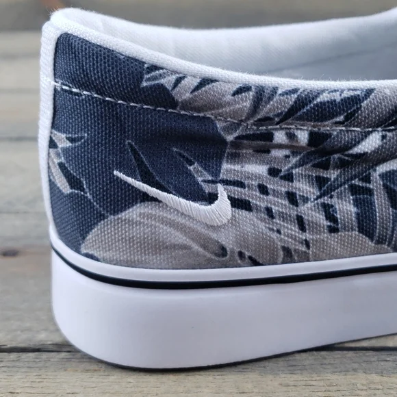 Nike Women's Court Royale Acslpse Slip Ons - Picture 8 of 8